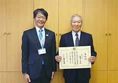 【写真】夏目区長（左）と新田見 昇さん（右）