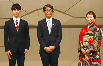 【写真】左から菅原さん、夏目区長、高塚さん