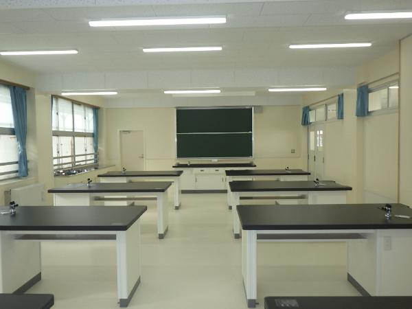 木戸中学校 理科室の写真
