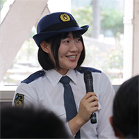 警察官　松田夏海さん