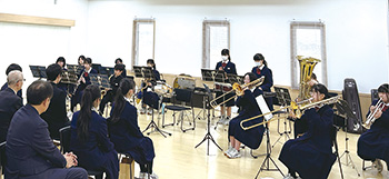 山潟中学校吹奏楽部の皆さんによる演奏