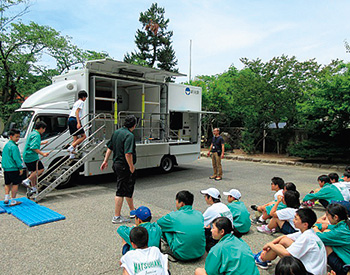 松浜中学校での起震車による防災訓練