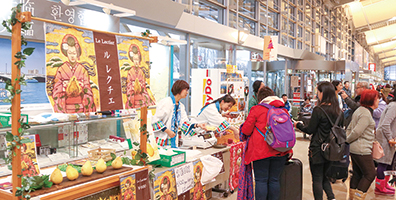 新潟空港でル レクチエを販売している写真