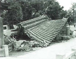 昭和39年新潟地震で倒壊した白根神社・手水舎（ちょうずや）の写真