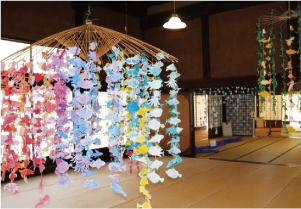 笹川邸に飾られた夏飾りの写真