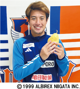 ル レクチエを持っているアルビレックス新潟・松田詠太郎選手の写真