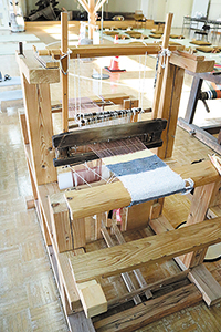 岩室民俗資料館　機織り機の写真