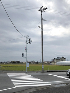 東北電力新潟営業所　寄贈された道路照明灯の写真