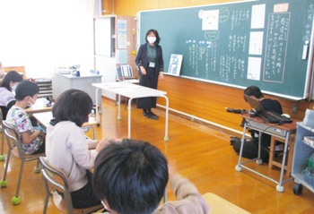 臼井小学校　4年生道徳の授業の様子