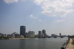 信濃川と新潟市街の写真
