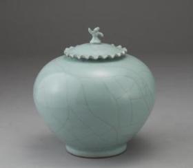 三浦小平二　青磁飾り壺「トルコにて　旋舞」　1987年頃　新潟市新津美術館蔵の画像