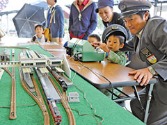 【写真】Nゲージ鉄道模型の運転体験