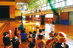 【写真】バスケットボールスクール体験会の様子