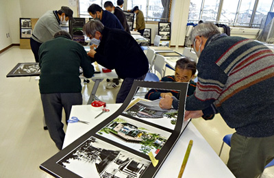 【写真】写真展の準備の様子