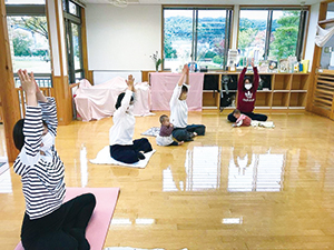 外部講師のリトミックやヨガなどが充実