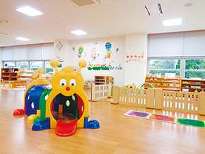 明るくて広いスペース のびのび遊べるよ！