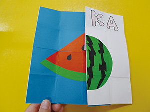 スイカの絵が描かれたパタパタカードの写真