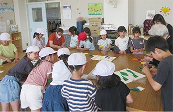 結小学校の木曜ひろばの様子を撮った写真