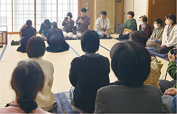 新津第二中学校茶道部の活動の様子を撮った写真