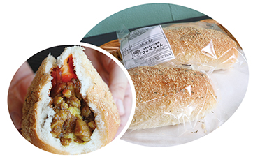 カレーコッペパンの写真