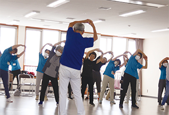 準備体操の様子を撮った写真