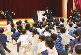 ひまわり隊幼児防災教室の様子を撮った写真