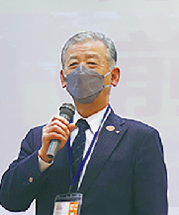 自分の活動を１分間でプレゼンしている参加者の写真