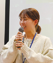 自分の活動を１分間でプレゼンしている参加者の写真