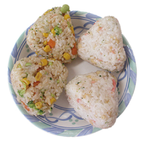 もち麦おにぎりの写真