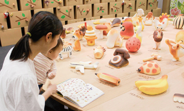 「からすのパンやさん」展示の様子