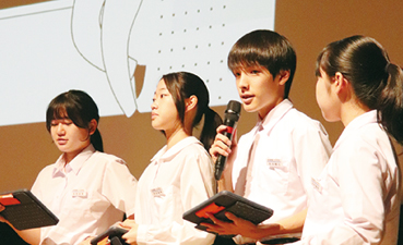 中学生の発表の様子