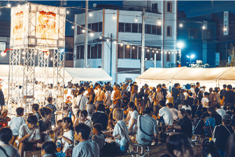 にいつ夏まつり輪っしょい広場の様子を撮った写真