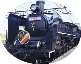 お披露目されたSL C57 180 の写真
