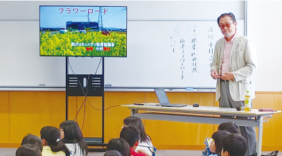 地域の方による授業の様子1