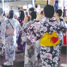 新津松坂流しの様子