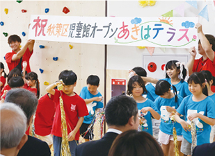 こどもたちのダンス発表の様子を撮った写真