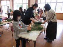 クリスマススワッグの作成風景　