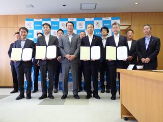 新潟市みどりの田園クレジット購入証明書贈呈式