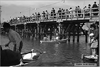 昭和37年頃の初代弁天橋(写真提供　亀田郷土地改良区)