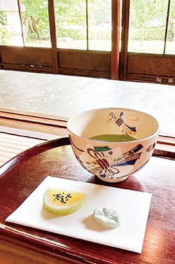 呈茶(お抹茶と干菓子)
