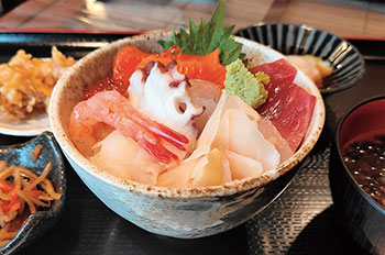 片桐寅吉/港茶屋「海鮮丼定食」
