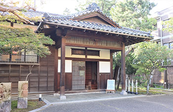 お屋敷町散策と登録有形文化財「旧割烹有明」コース