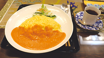 優しい味で人気のオムライス