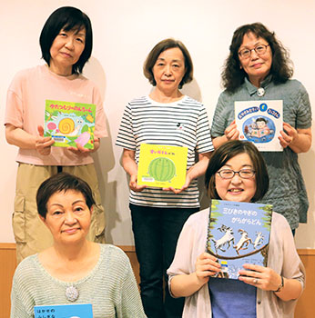 読み聞かせボランティアの方々
