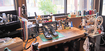 KADO shoe repair&crafts 風景