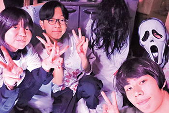 お化け屋敷スタッフ