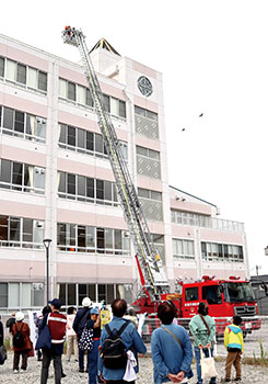 はしごの長さは24m