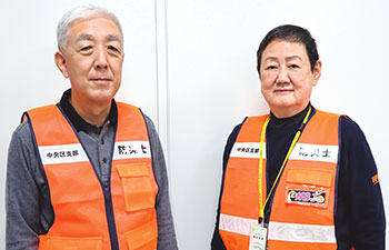 左から新潟市防災士の会中央区支部長　米倉正樹さん、副支部長　豊島裕美子さん