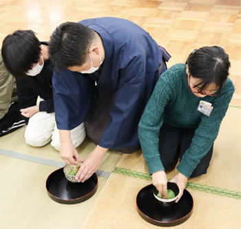 写真　茶道体験の様子