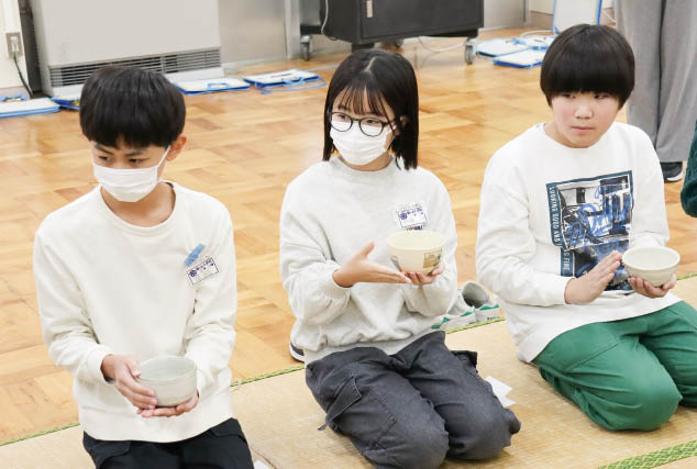 写真　茶道体験の様子